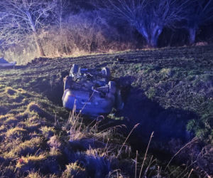 Wypadek w miejscowości Sutków. Auto wylądowało w rowie, a kierowca w szpitalu