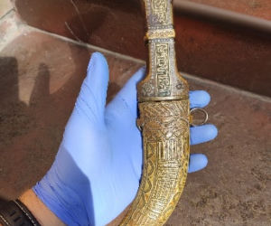 Broń, granat i kradzione antyki. Paser z Supraśla zatrzymany [ZDJĘCIA, WIDEO]