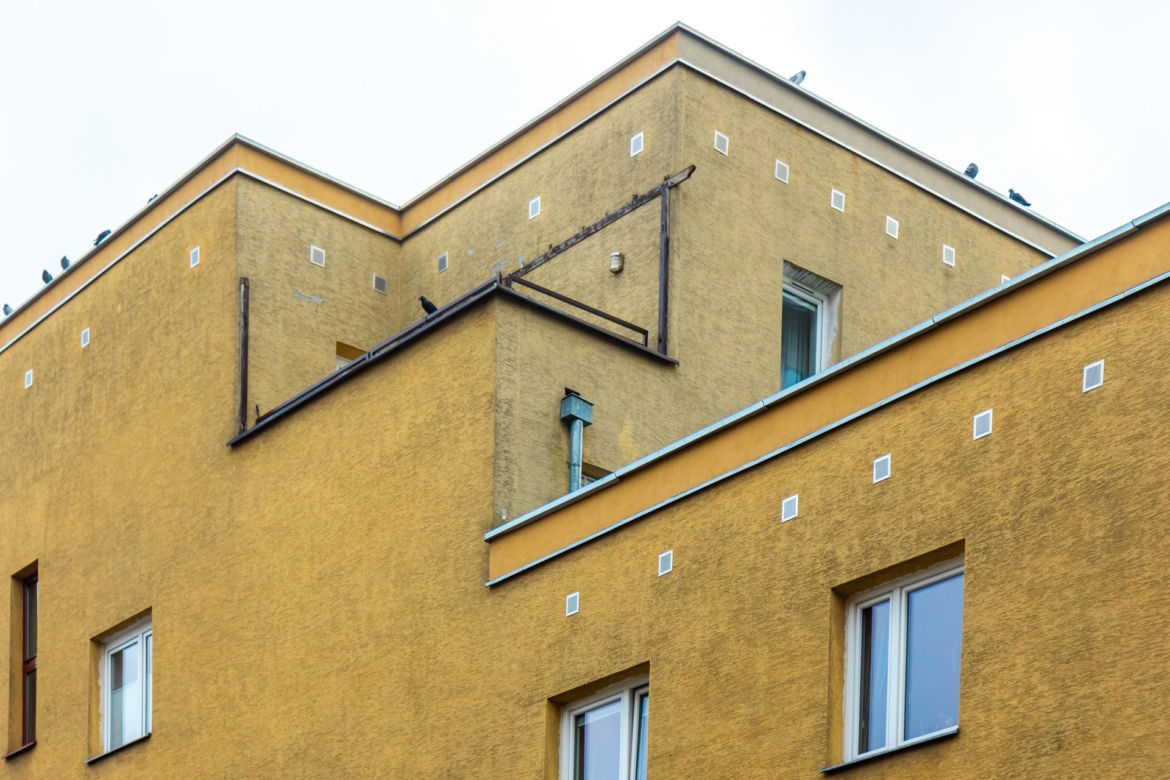 Blok na Madalińskiego 55 w Warszawie
