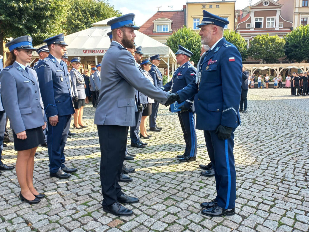 Trwają obchody Święta Policji w Lesznie. Świętują policjanci i policjantki