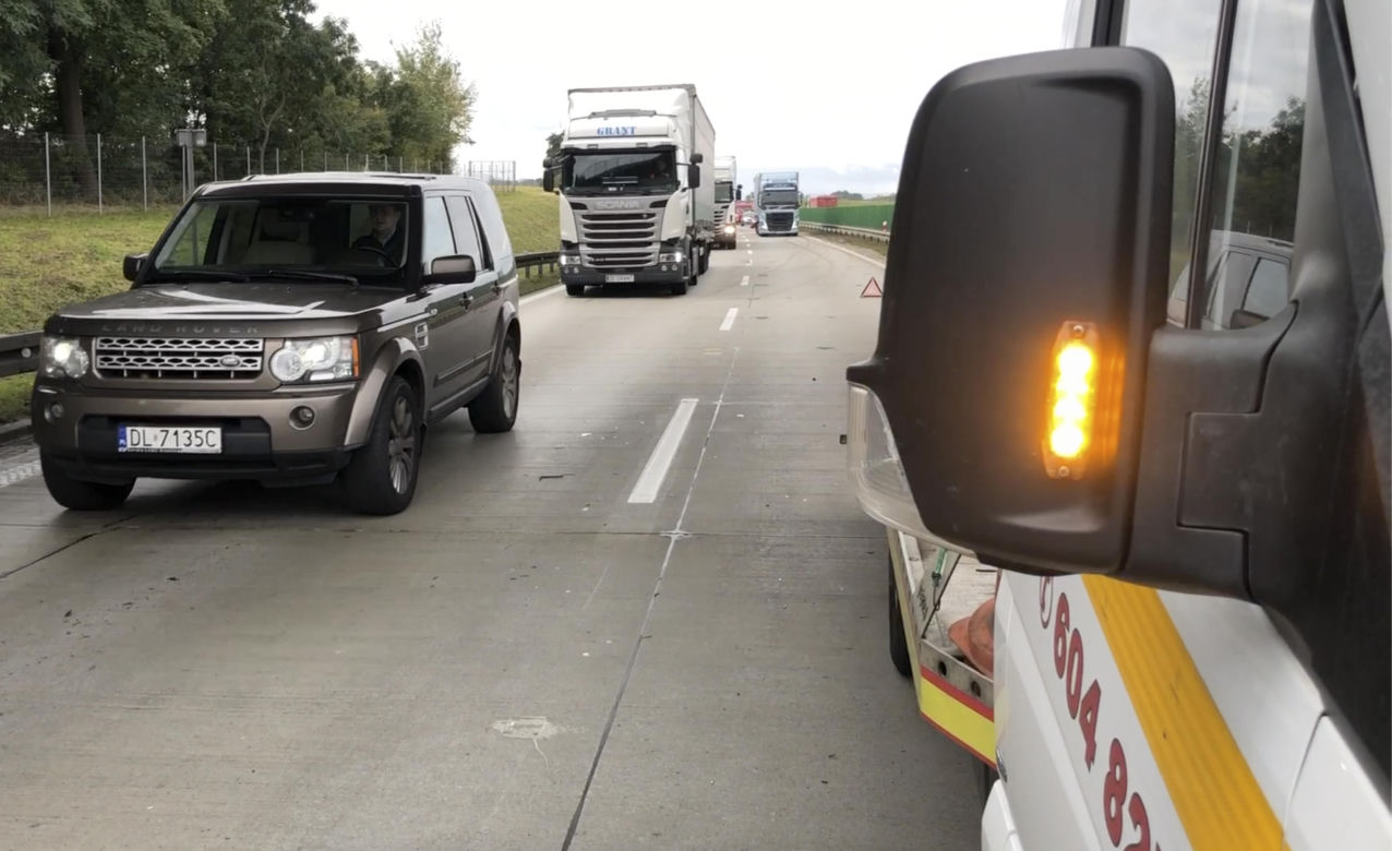 Wypadek A4 dacia wjechała w bariery