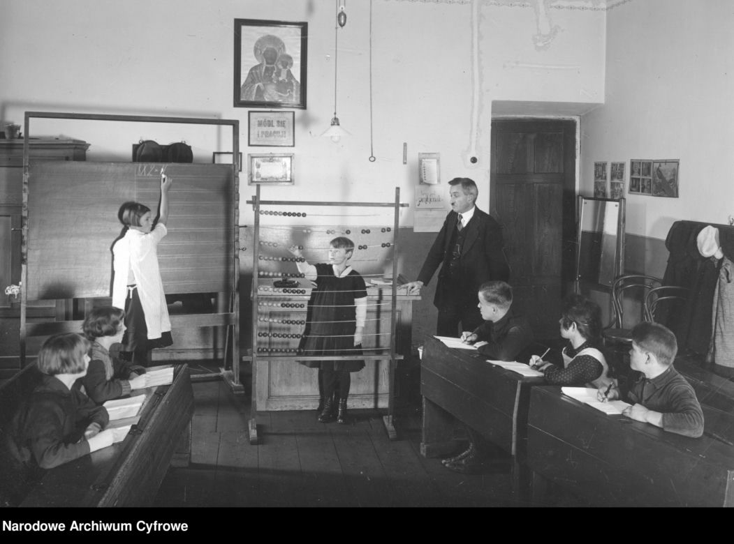 Lekcja matematyki. Lata 1919-1939