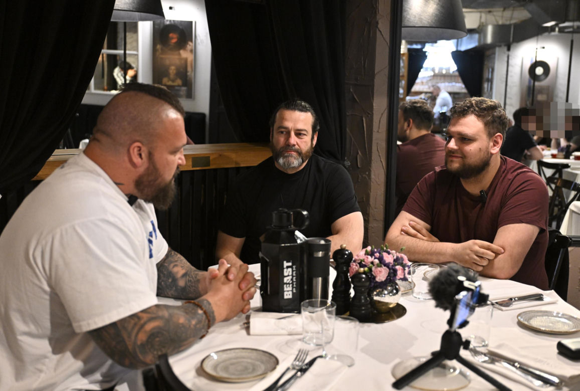 Eddie Hall zjadł przed walką z Pudzianowskim ogromnego steka. Pożre też "Pudziana"?
