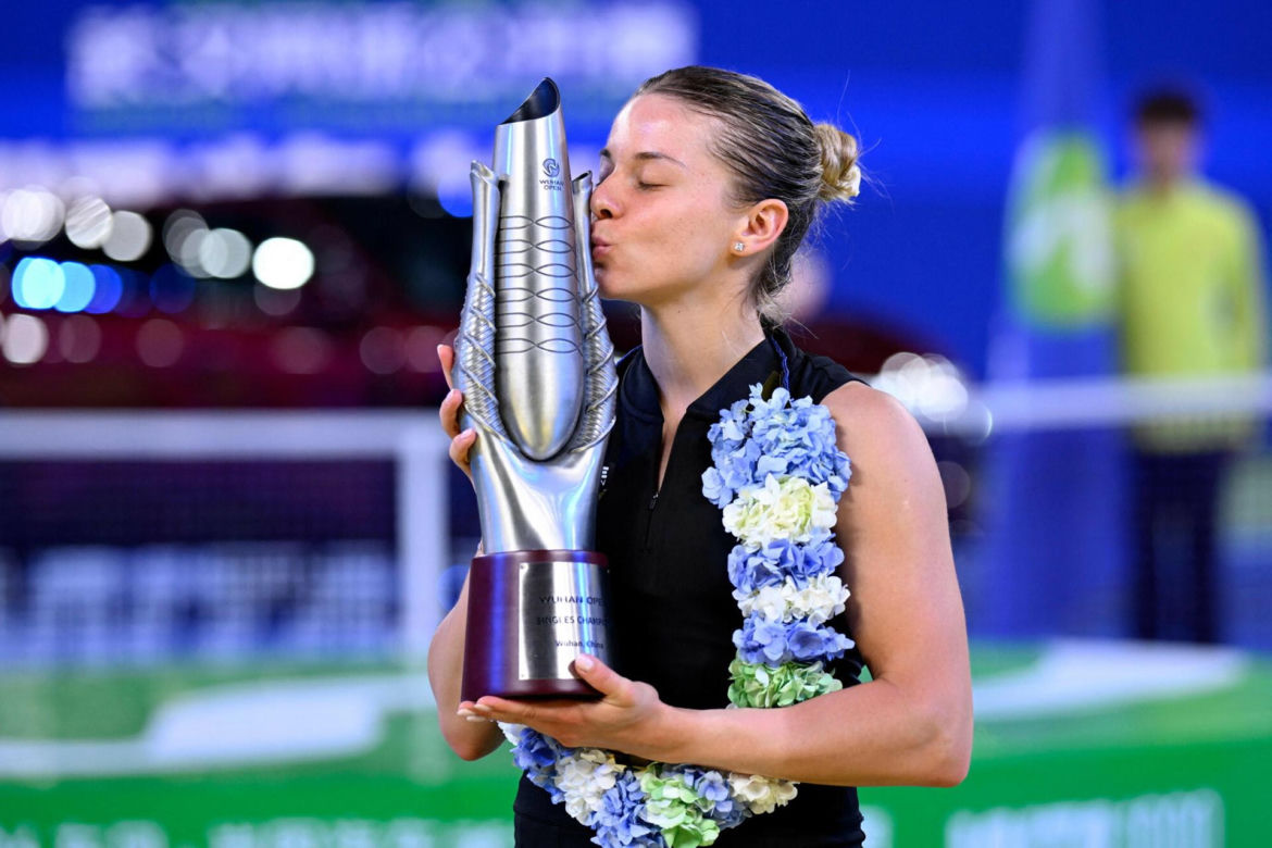 Maja Chwalińska dekoracja po wygranej w Wuhan