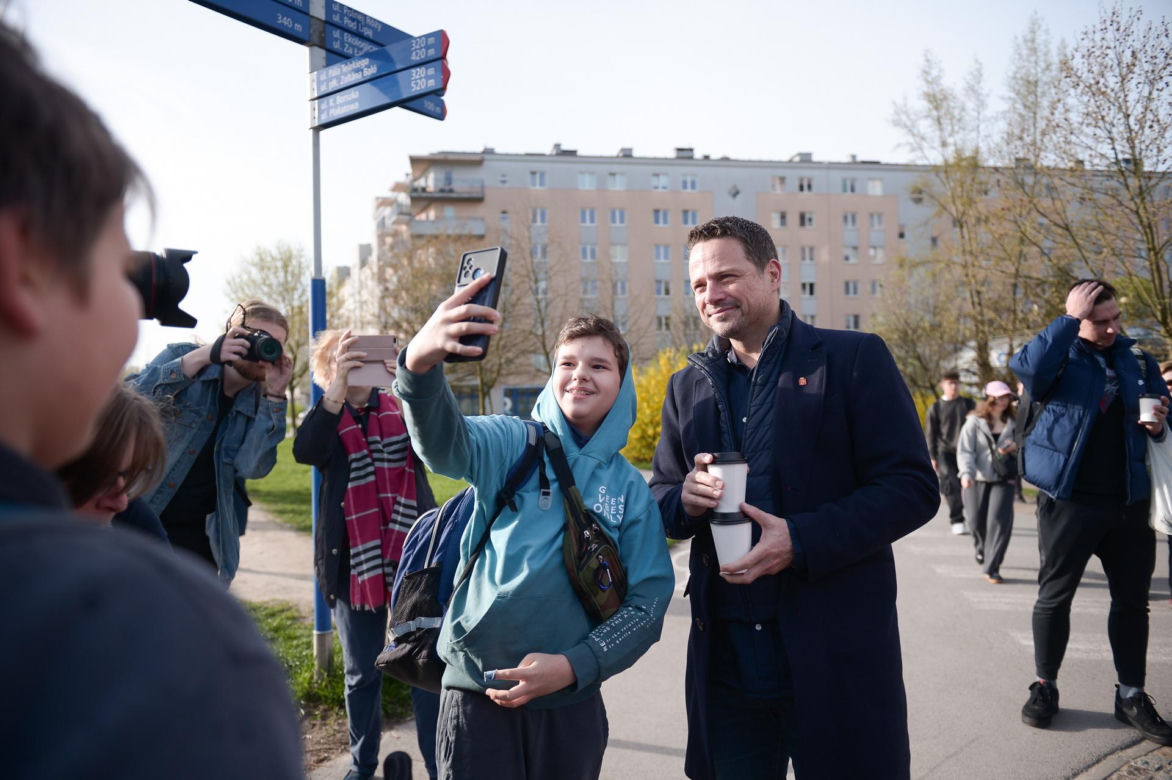Kawa przy metrze z Rafałem Trzaskowskim! Tak dziękował mieszkańcom za oddane głosy