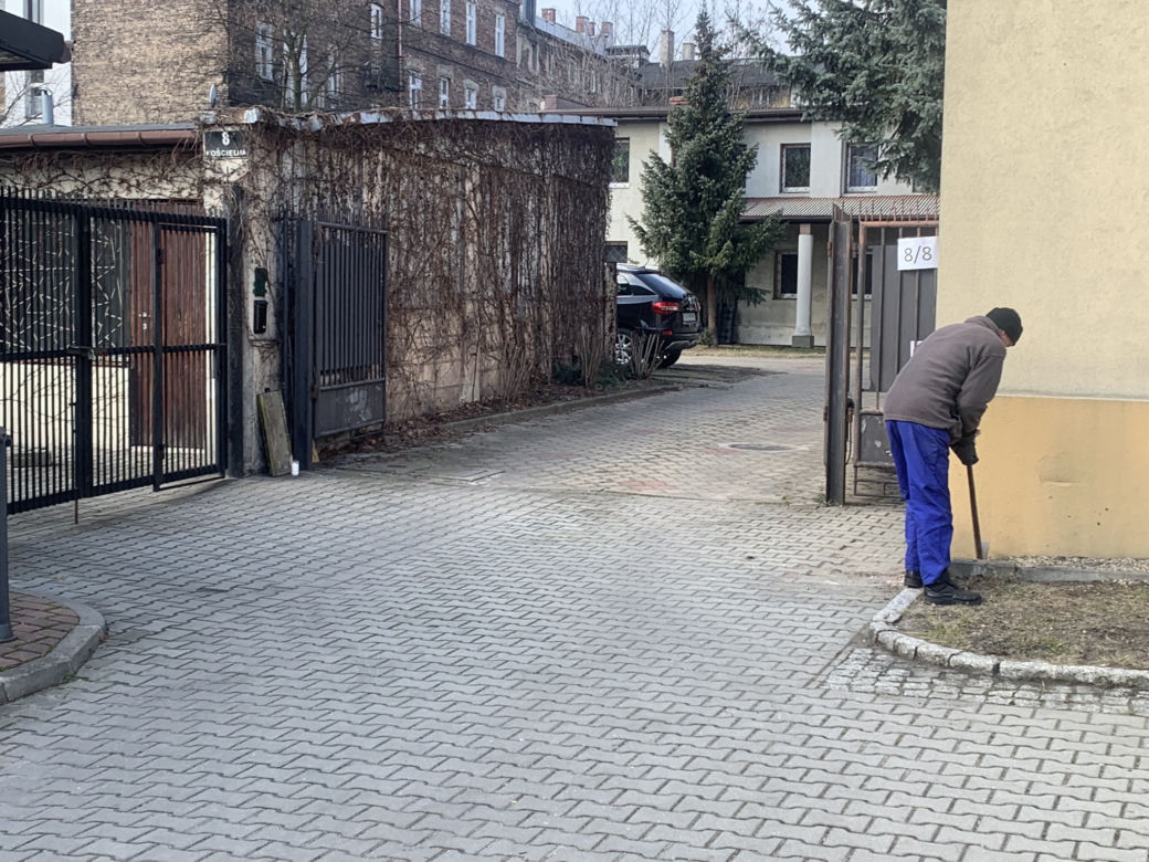 Diecezja sosnowiecka w żałobie. Wspólna msza w intencji zmarłych księży. "Czy to tak wypada?"