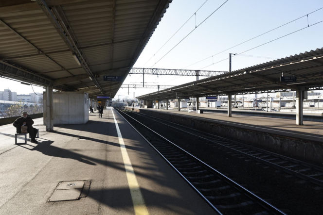 Warszawa. Wojsko na stacjach kolejowych