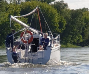 Akcja ratunkowa na Wiśle w Toruniu. Wodniacy ocalili załogę jachtu!