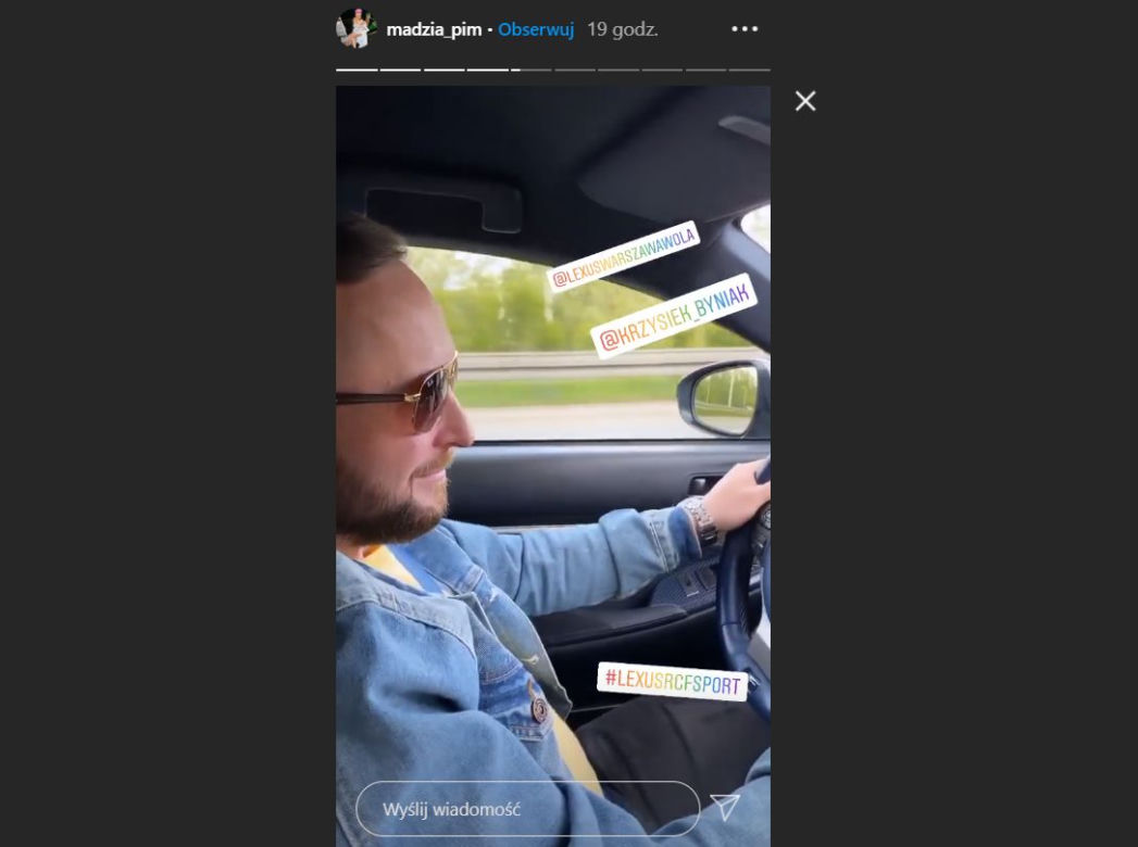 Magda Narożna z Pięknych i Młodych pędzi Wisłostradą