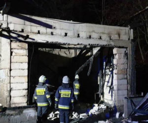 Grybów. Pożar garażu z samochodem w środku. Strażacy znaleźli jeszcze coś! 