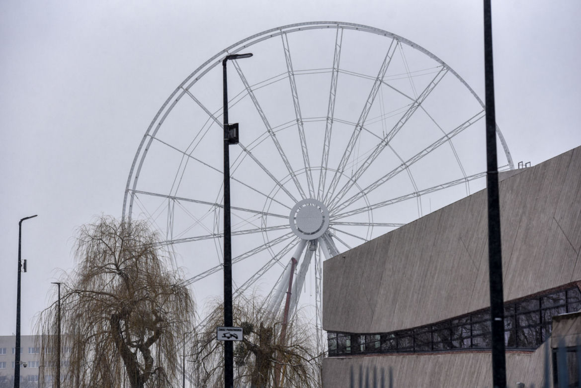 Efektowny diabelski młyn w Toruniu.  Tak wygląda Oko Kopernika