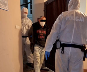 Skatowali Leszka na polnej drodze i odwieźli do domu