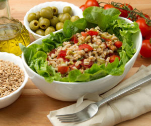 Sycąca, lekka i pełna smaku. Sałatka z mało znanym zbożem