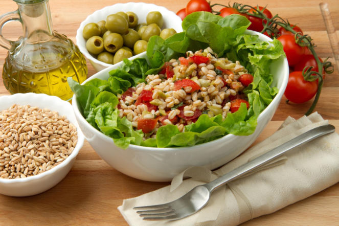 Sycąca, lekka i pełna smaku. Sałatka z mało znanym zbożem