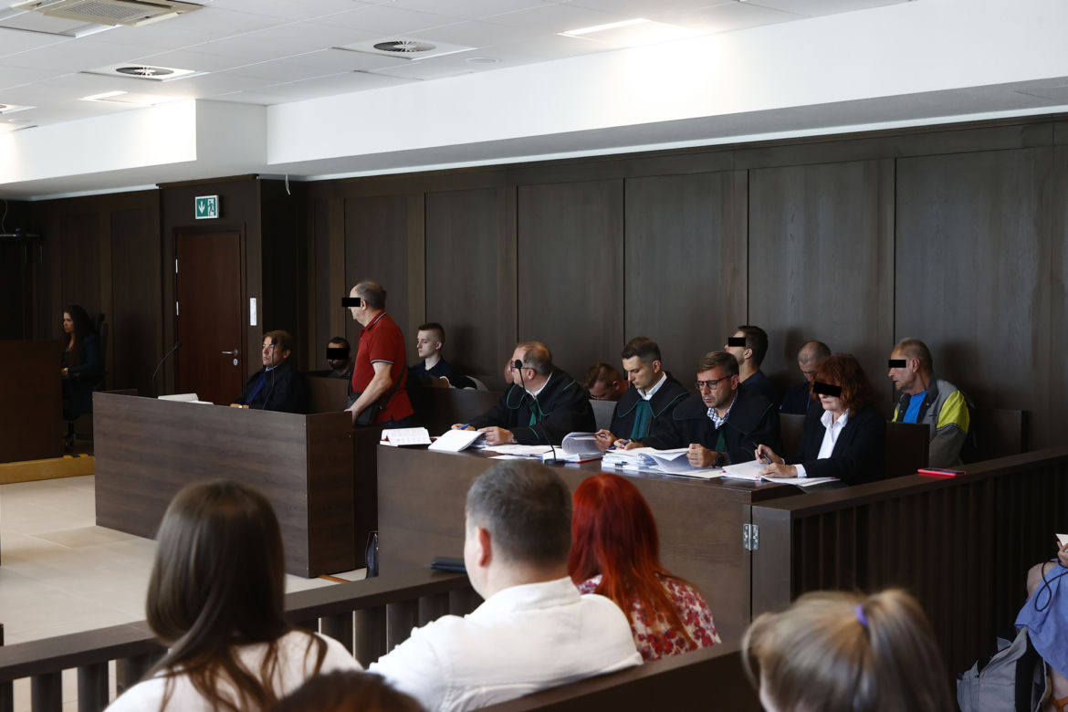 Gang trucicieli na ławie oskarżonych. Mieli mordować ludzi zatrutą wódką