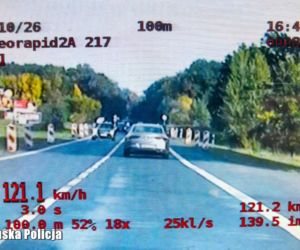 Wcisnął gaz do dechy i pędził mercedesem jak szalony. Słono zapłacił za brawurę
