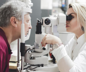 Cukrzyca po cichu niszczy wzrok, a pacjenci o tym nie wiedzą. Lekarka wskazuje listę badań, które ratują oczy