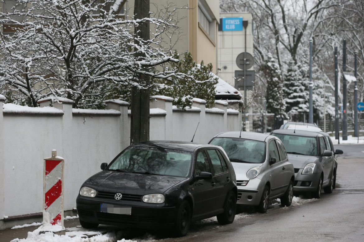  Tytuł: Schorowana seniorka musi chodzić ulicą 