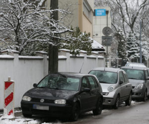  Tytuł: Schorowana seniorka musi chodzić ulicą 