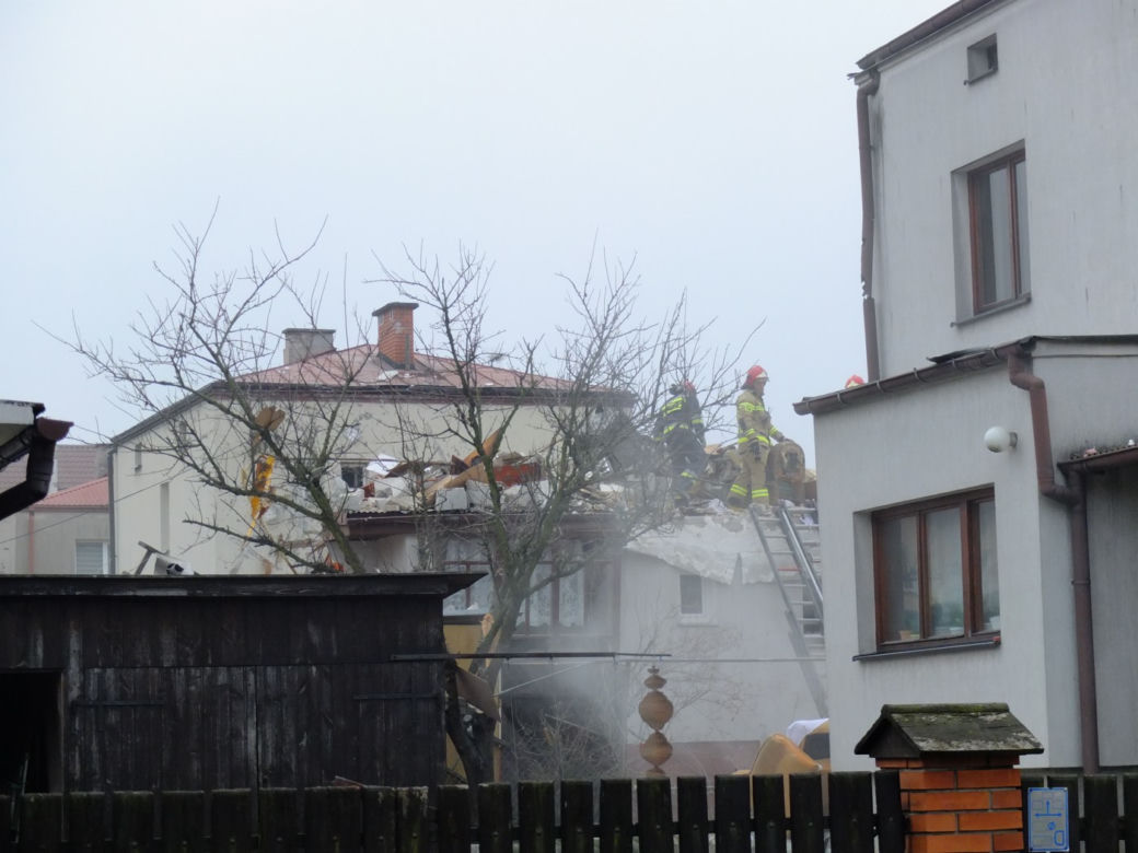 ZGINĘLI WE ŚNIE. POTĘŻNA EKSPLOZJA GAZU ZABIŁA HENRYKA I BARBARĘ. OCALAŁ JEDYNIE NICH KOT