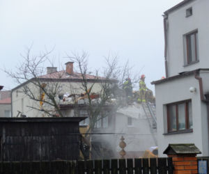 ZGINĘLI WE ŚNIE. POTĘŻNA EKSPLOZJA GAZU ZABIŁA HENRYKA I BARBARĘ. OCALAŁ JEDYNIE NICH KOT