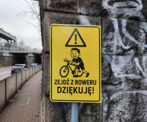 Nowe tablice znaki dla rowerzystów pod wiaduktem garwolińskim w Siedlcach