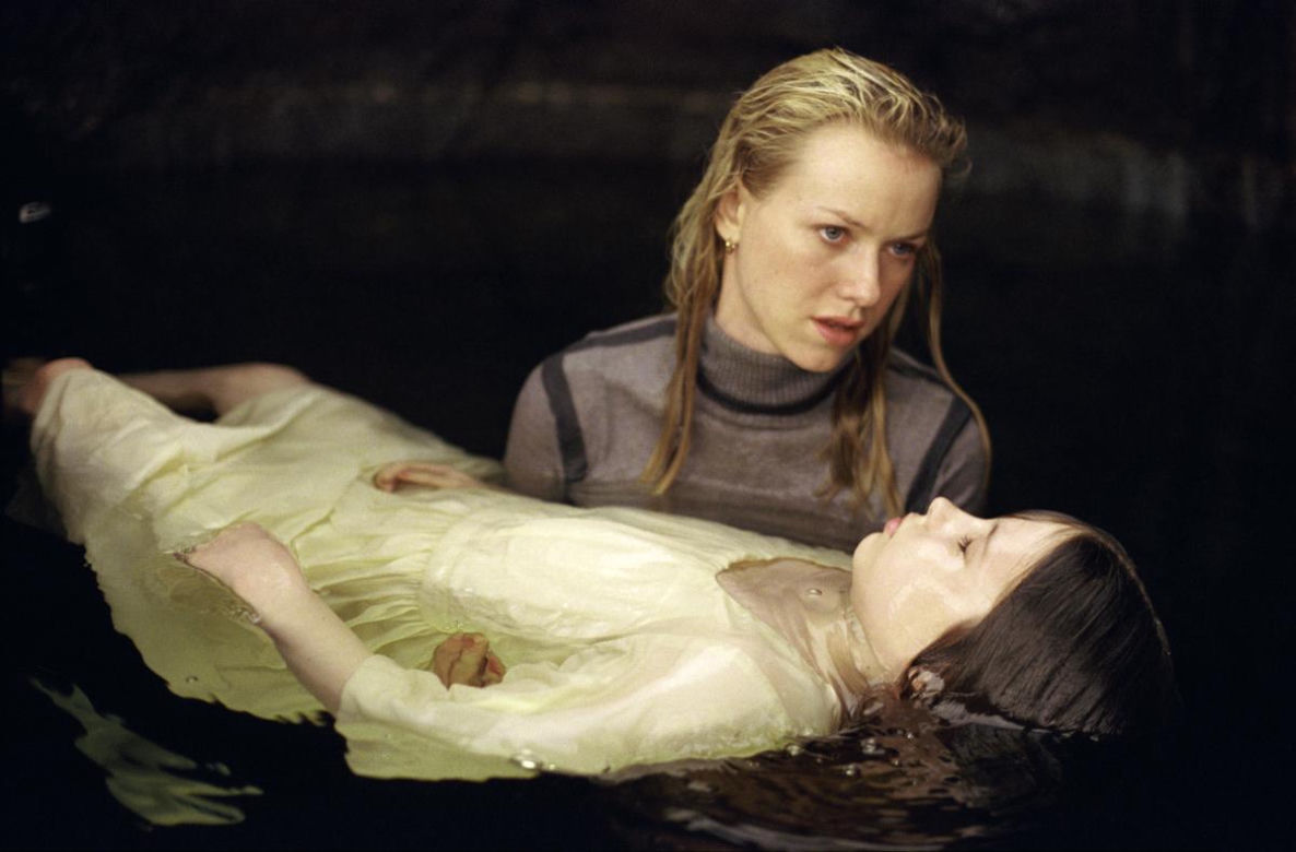 Daveigh Chase i Naomi Watts w filmie "The Ring"