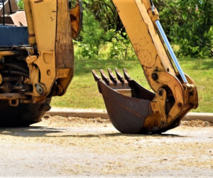 Wypadek na Sukowskiej w Kielcach. W auto uderzyła łyżka koparki! Poszkodowana szuka świadków