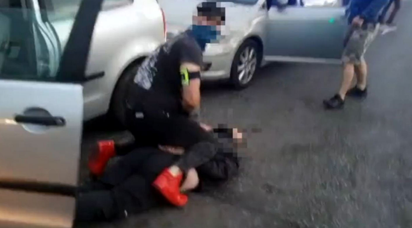 Policjanci grupy działającej w ramach wydziału dw. z przestępczością samochodową  zatrzymali dwóch obywateli Gruzji do kradzieży auta