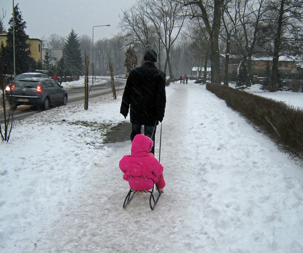 Tłumy na stoku w Kielcach! Dzieci na sankach rozgoniła... POLICJA!