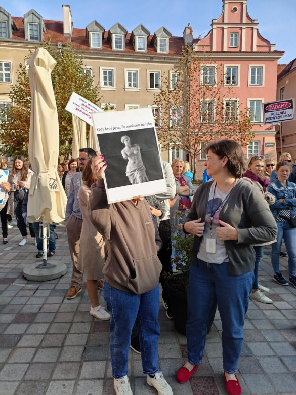 Pikieta urzędników poznańskich na Placu Kolegiackim