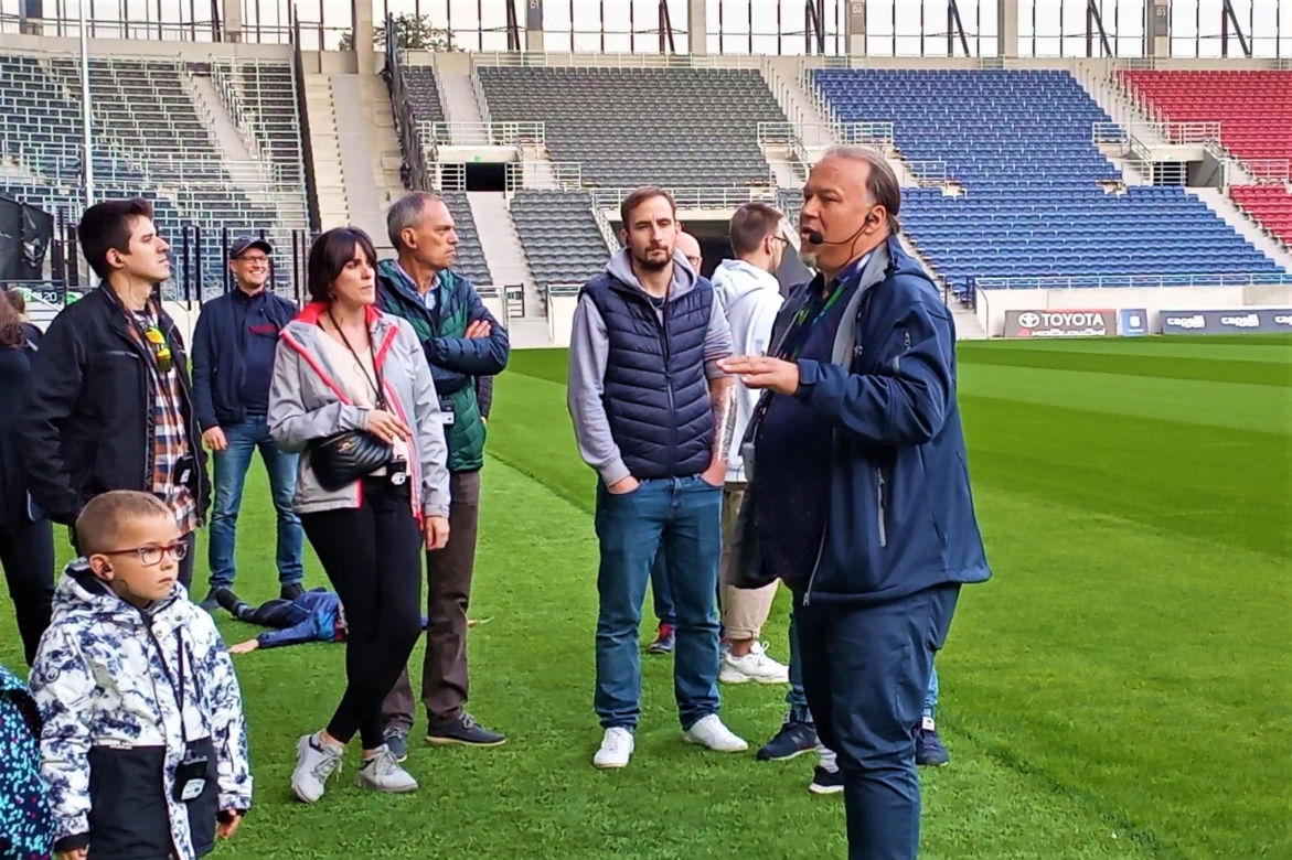 Spacery po nowym szczecińskim stadionie przyciągnęły wielu chętnych