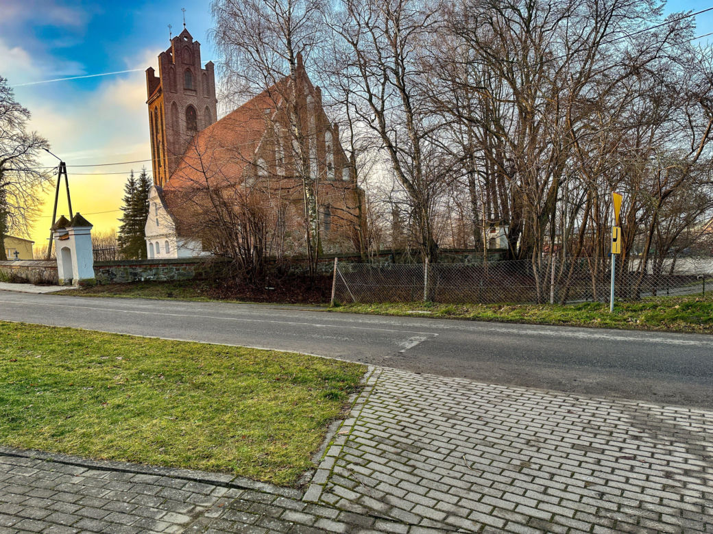 O tej wsi zrobiło się głośno z dnia na dzień. Ksiądz chodzący po kolędzie zaatakował psa