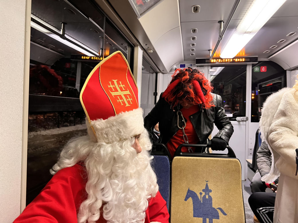 Święty Mikołaj jechał w krakowskim tramwaju 