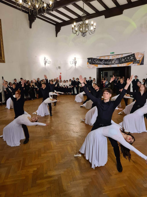 Studniówka I Liceum Ogólnokształcącego im. Adama Mickiewicza w Olsztynie [ZDJĘCIA]