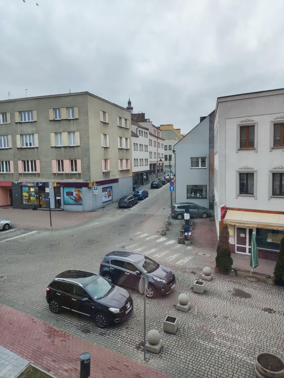 To miasto ma jeden z najstarszych rynków na Śląsku. Zachwyca zabytkowymi kamienicami i ratuszem