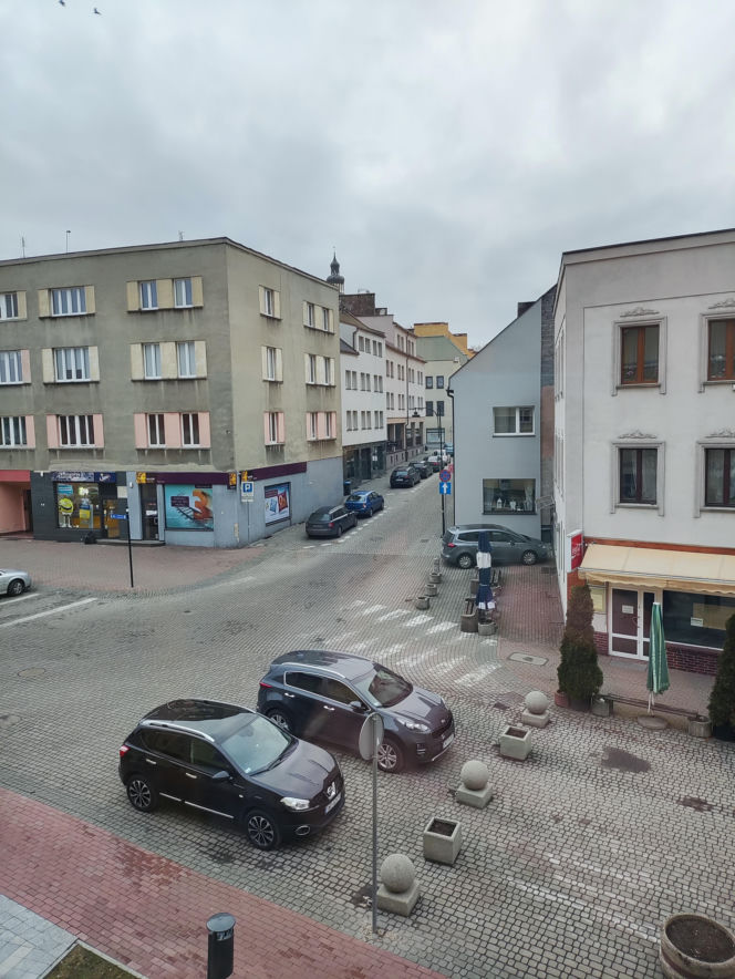 To miasto ma jeden z najstarszych rynków na Śląsku. Zachwyca zabytkowymi kamienicami i ratuszem