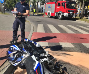 Łódzkie. 19-latek uciekał skradzionym motocyklem. Zginął w zderzeniu z oplem 