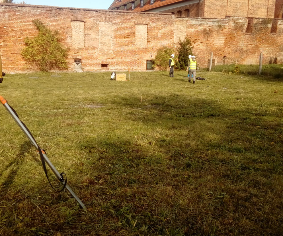 Archeolodzy na terenie dawnego Zamku Krzyżackiego w Elblągu