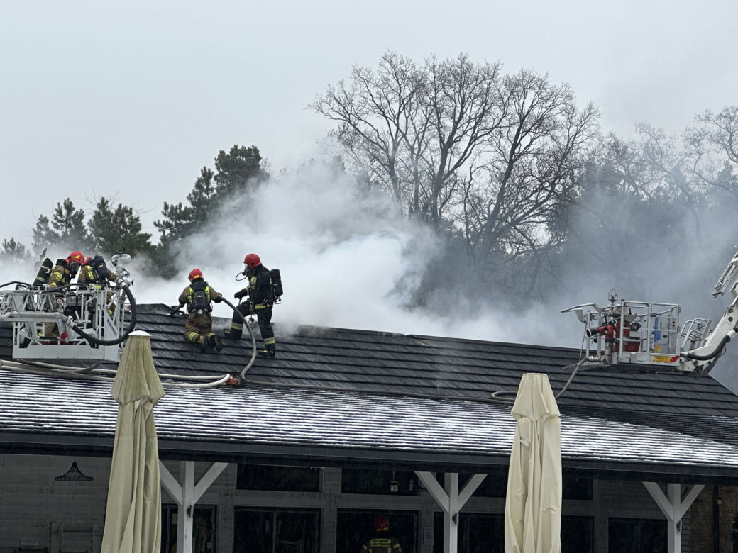 Płonie restauracja na Choszczówce. Na miejscu ponad 10 zastępów straży pożarnej