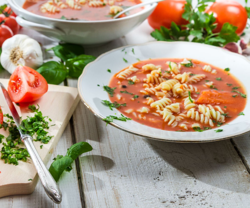 Zupa pomidorowa - 13 fantastycznych przepisów na pomidorówkę
