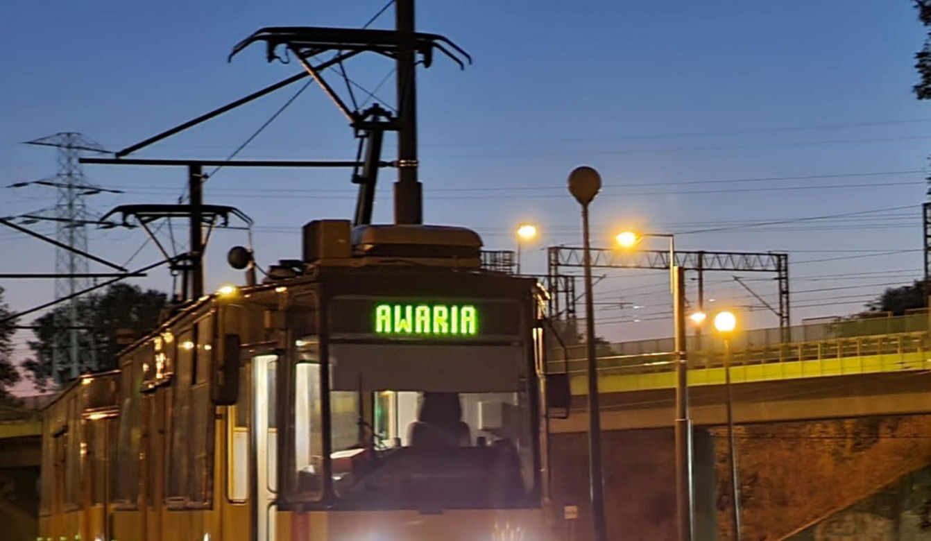 Tragedia w tramwaju w Warszawie. Nie żyje pasażer