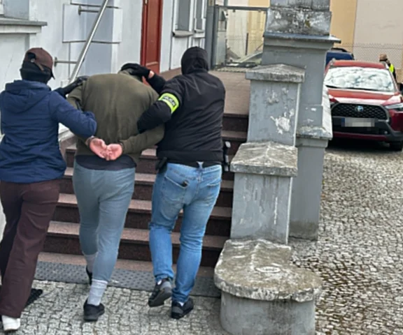 Zabójstwo 13-latka. Podejrzani mężczyźni w sądzie z kamiennymi minami