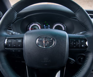 Toyota Hilux 2.4 D-4D 150 KM 4x4 AT6 Selection 50