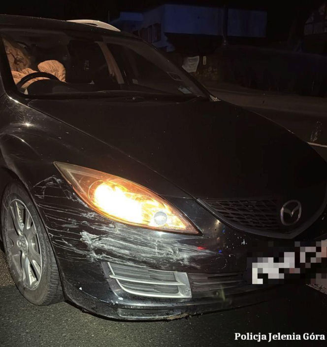 Szokujący rajd Anglika na Dolnym Śląsku. Mazda wbiła się w hotel