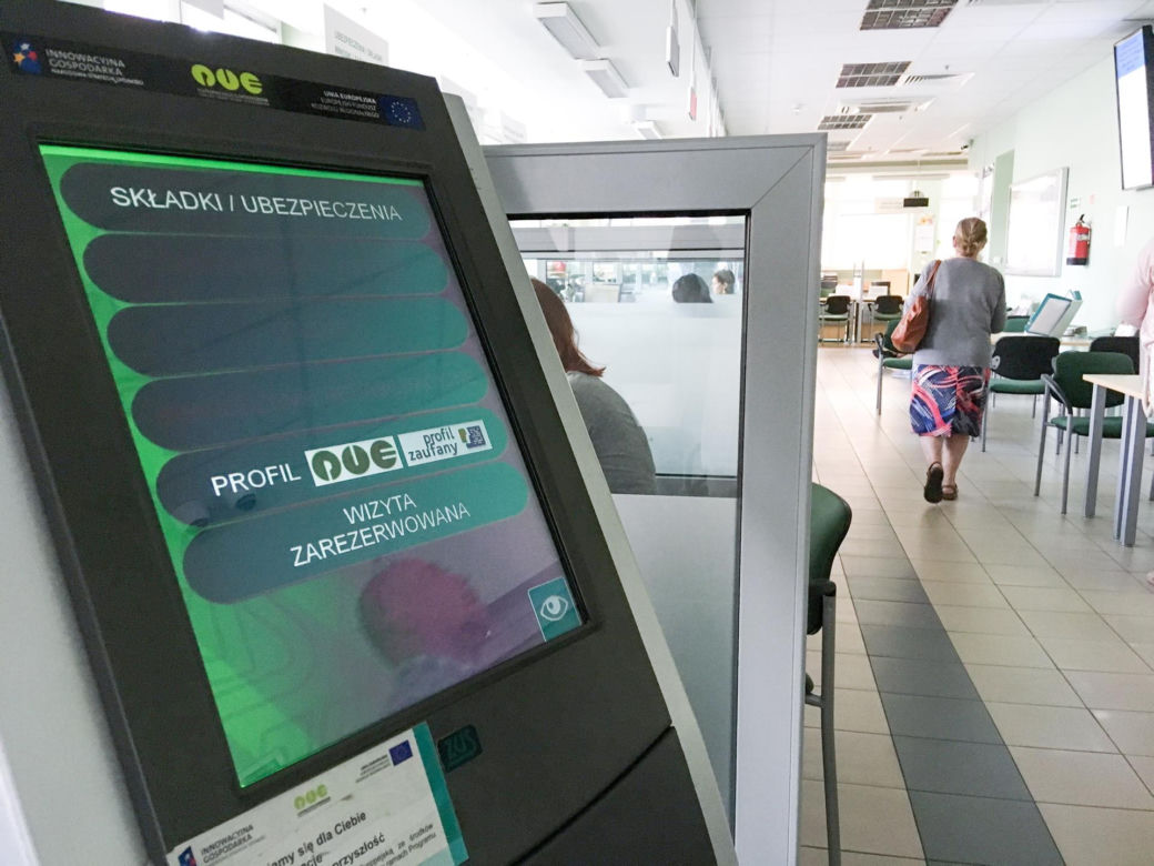 Koniec przywilejów! Rząd Tuska każe płacić pierwszej damie, księżom i rolnikom