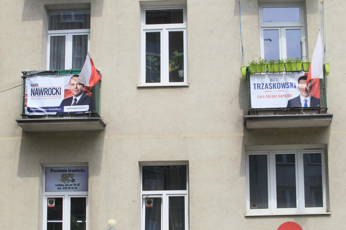 Mieszkają drzwi w drzwi, popierają rożnych kandydatów. Jedni za Trzaskowskim, drudzy za Nawrockim. Jak ze sobą żyją?