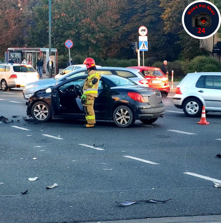 Poważny wypadek na Mokotowie. Motocyklista w szpitalu