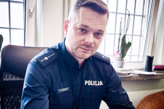 Włożył mundur, ale nigdy NIE ZREZYGNOWAŁ Z MUZYKI. POLICJANT z Błaszek z CHCE WYDAĆ PŁYTĘ! Oto jego pierwszy kawałek [WIDEO]
