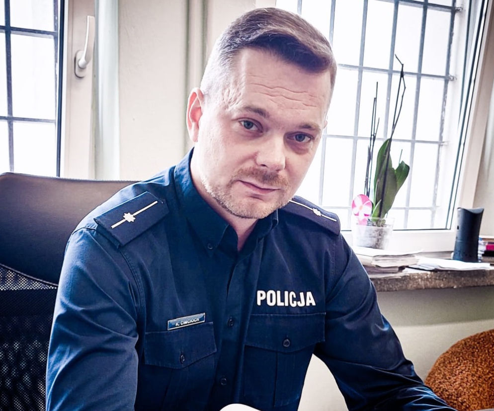Włożył mundur, ale nigdy NIE ZREZYGNOWAŁ Z MUZYKI. POLICJANT z Błaszek z CHCE WYDAĆ PŁYTĘ! Oto jego pierwszy kawałek [WIDEO]